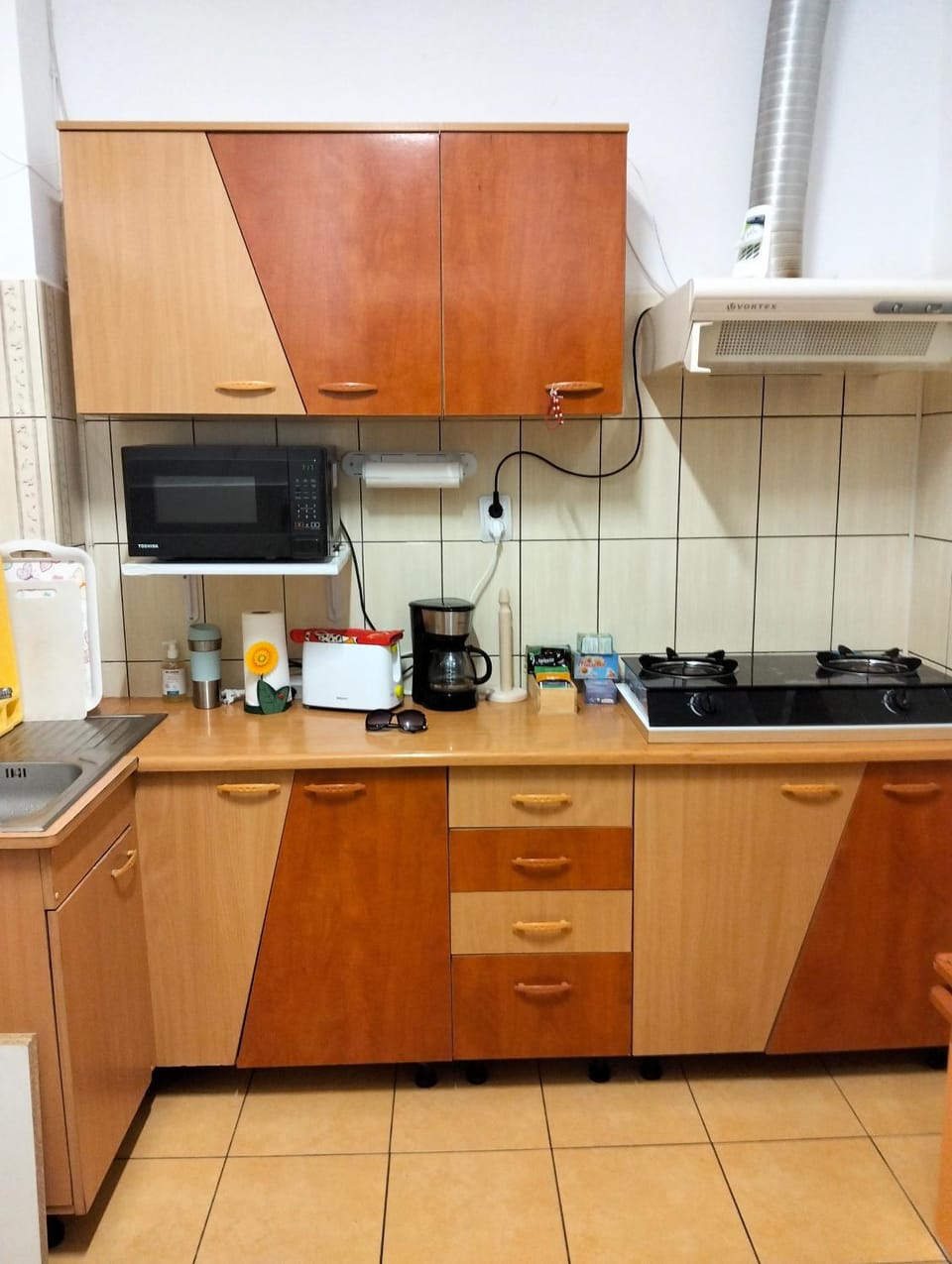 Coffee/tea facilities, Kitchen or kitchenette, stove, toaster