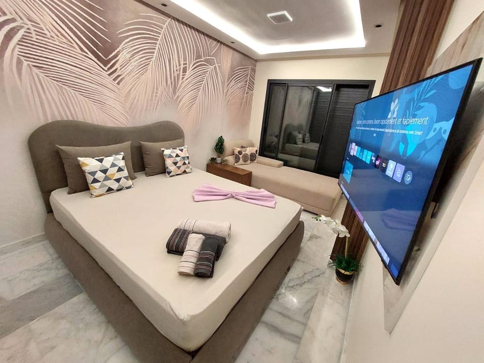 Appartement de Luxe 5 min Gare TGV & Corniche-Wifi Fibre Optique-Only Family Apartment in Tangier