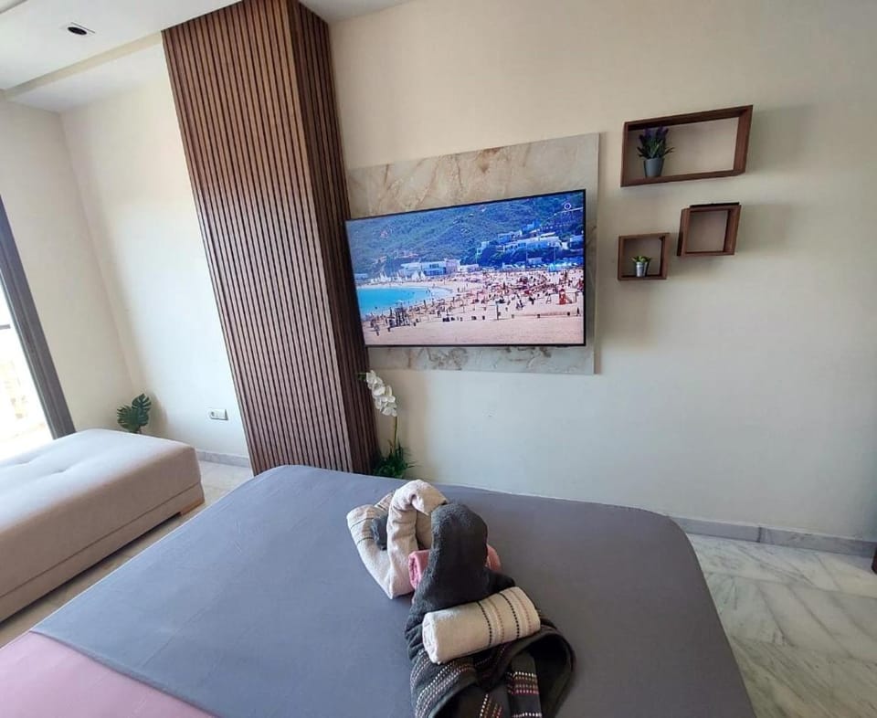 Appartement de Luxe 5 min Gare TGV & Corniche-Wifi Fibre Optique-Only Family Apartment in Tangier