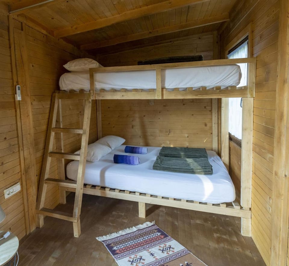 Bed, bunk bed, towels