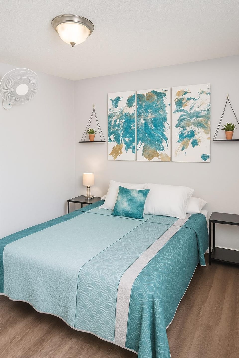 Bed, Photo of the whole room, Bedroom