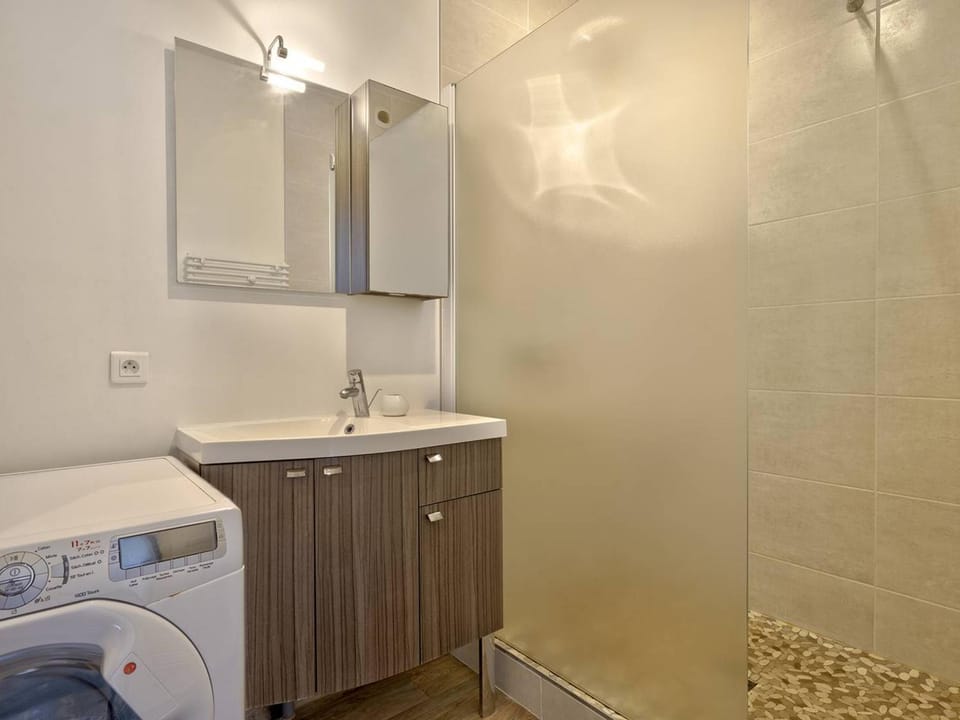 Arcachon, T3 54m², Plage 200m, Parking, WIFI, 6 pers, Modernité et Confort - FR-1-433-126 Apartment in Arcachon