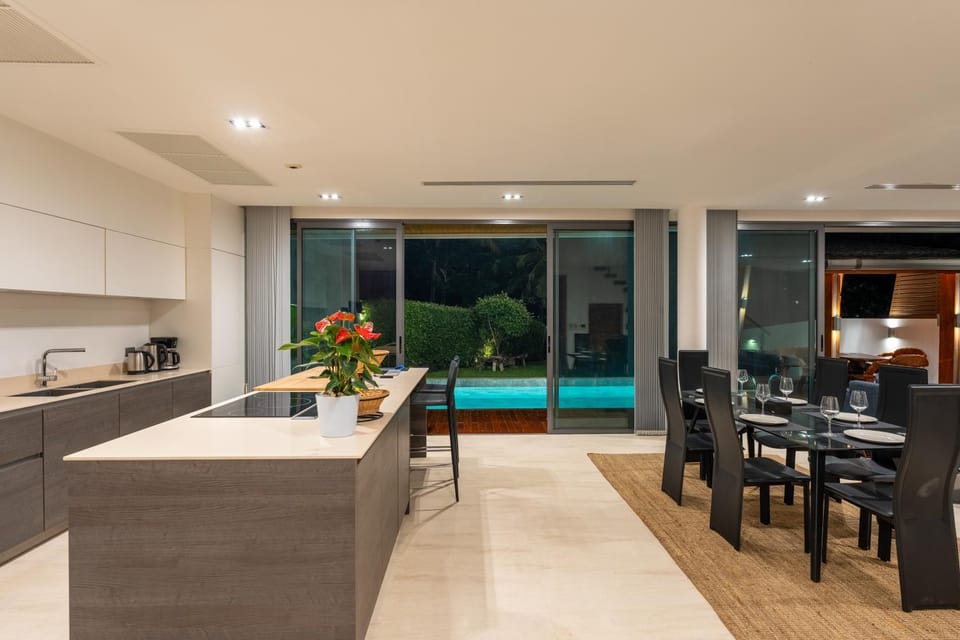 Kitchen or kitchenette, Living room, Seating area, Dining area, Pool view, Swimming pool