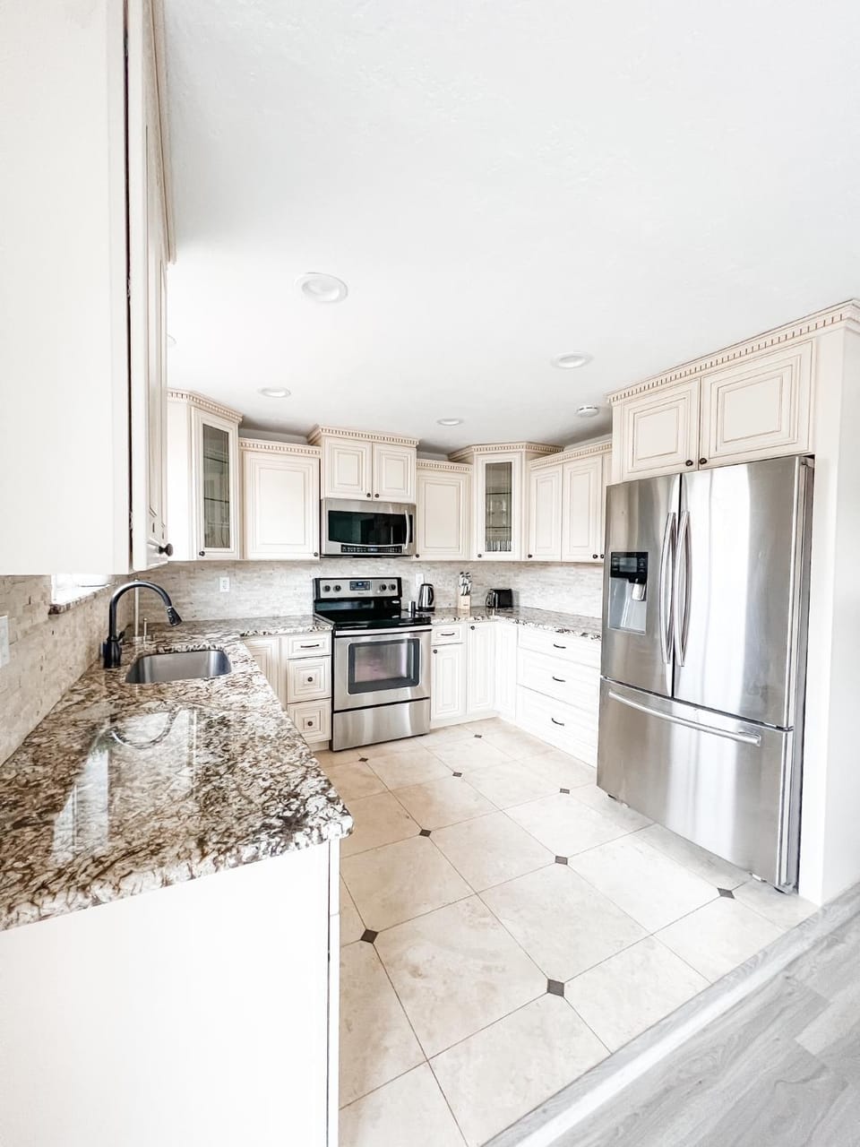 Quiet Retreat with Hot Tub, Pool Table and Spacious Yard House in Spokane