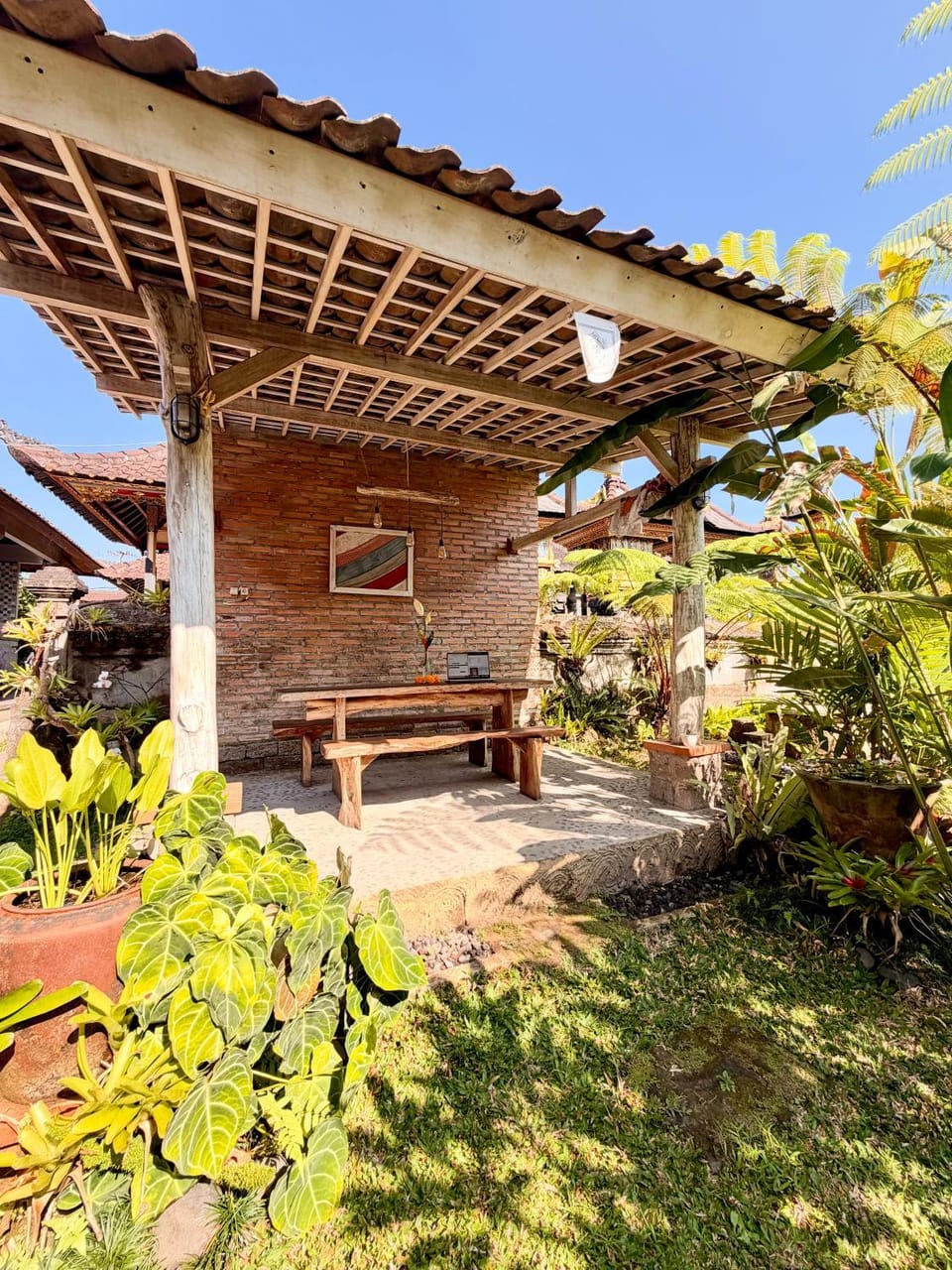 Property building, Patio, Spring, Day, Garden, Garden view