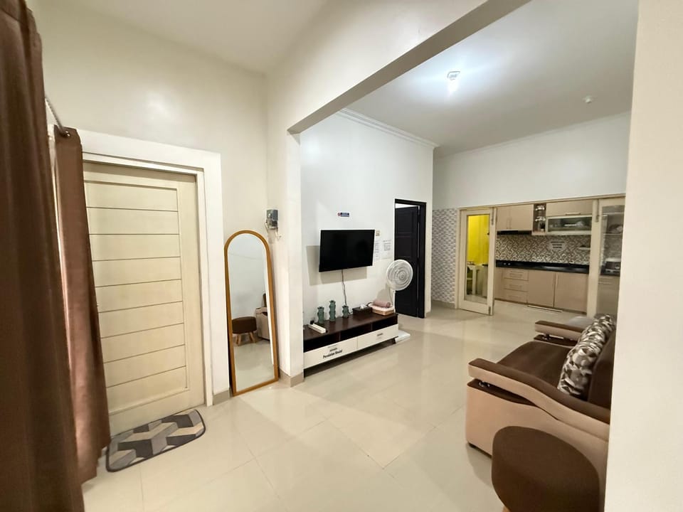 Communal lounge/ TV room, Family