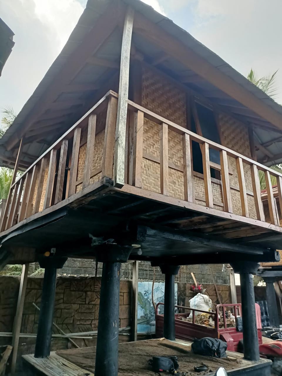 Property building, Day, Balcony/Terrace