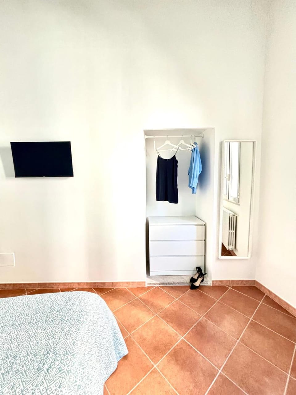 Bed, TV and multimedia, Bedroom, wardrobe