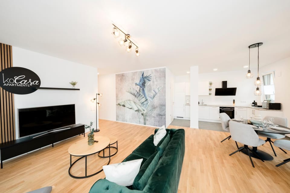 TV and multimedia, Living room, Seating area, Evening entertainment