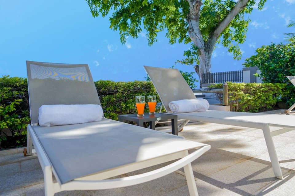 Day, Seating area, sunbed