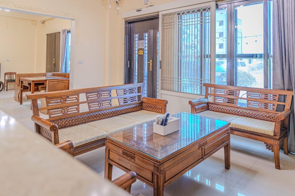 Communal lounge/ TV room
