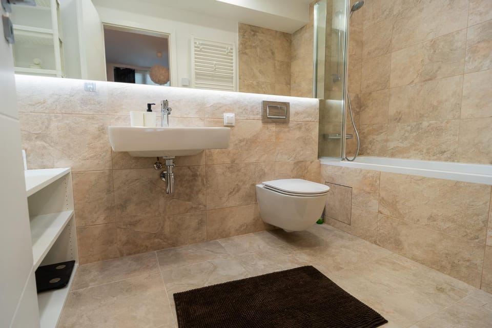 Shower, Toilet, Bathroom, Bath