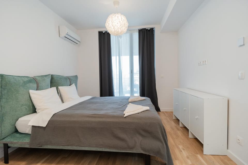 Bed, Photo of the whole room, Bedroom, air conditioner