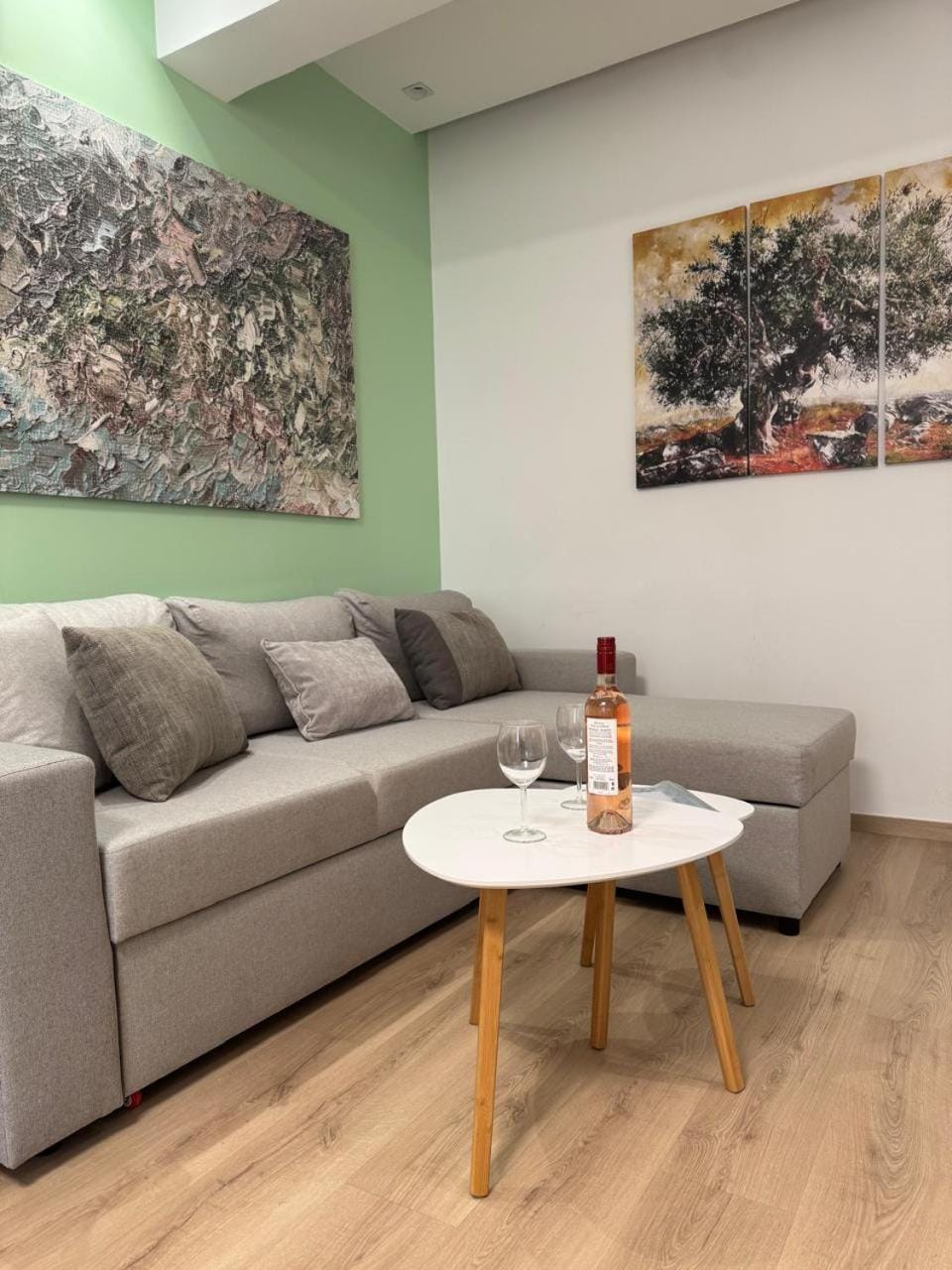 Living room, Seating area