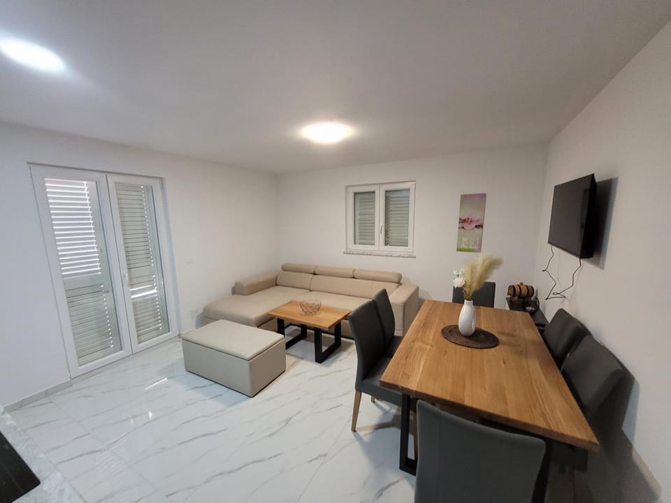 Communal lounge/ TV room, TV and multimedia, Living room, Seating area