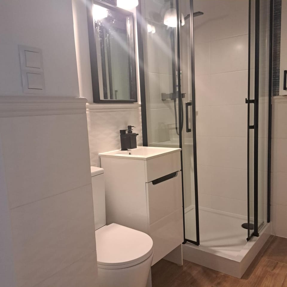 Shower, Toilet, Bathroom