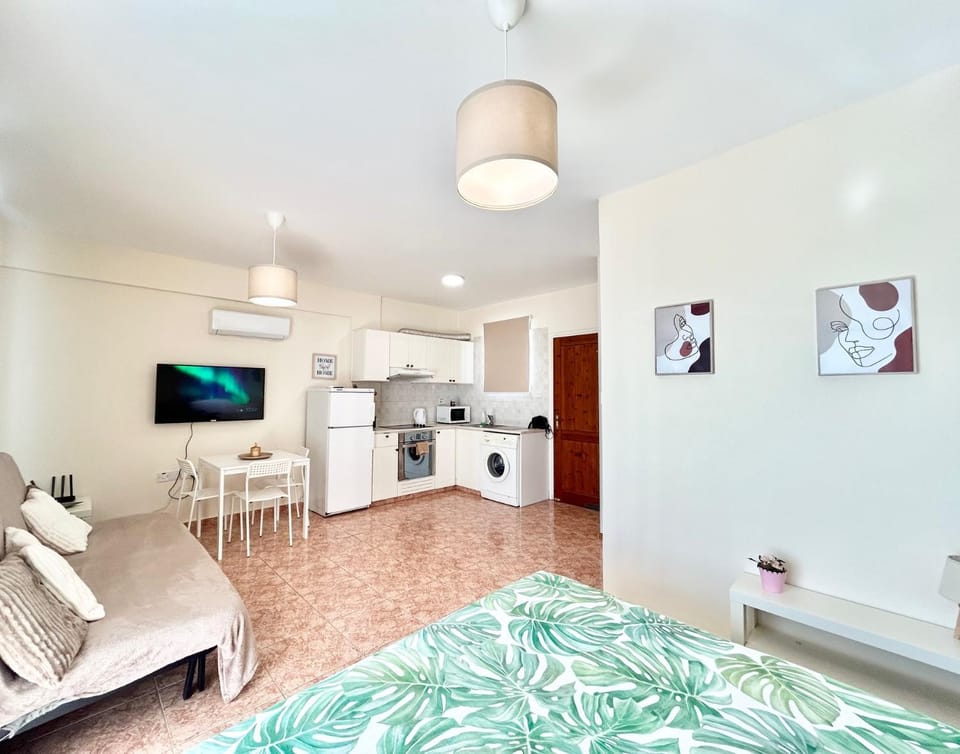 SUN JULZ - Eden complex Sea View Studio Apartment in Paphos