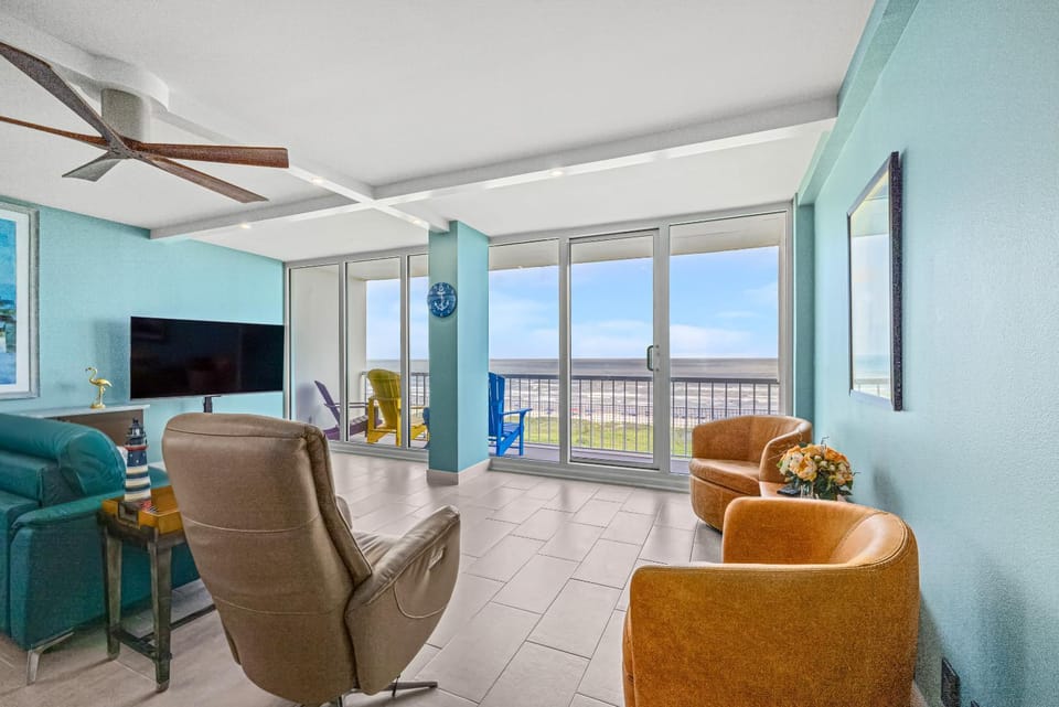 Galvestonian 600 - Beachfront Elegance Apartment in Texas City
