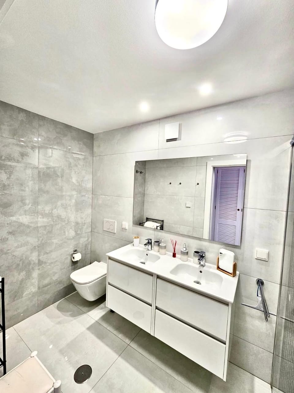 Shower, Toilet, Bathroom, towels