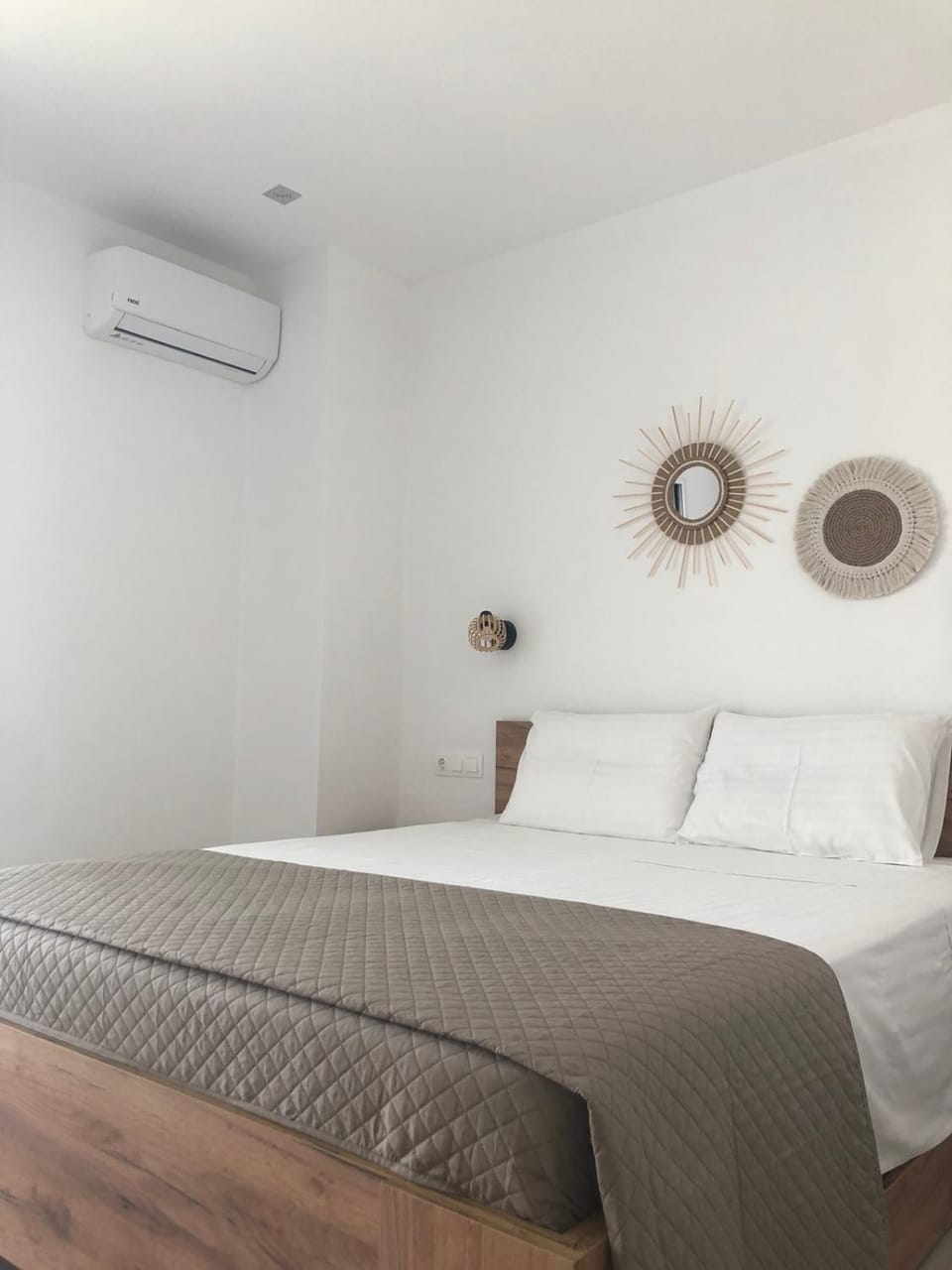 Fiosal Apartments 3 Bed and Breakfast in Skiathos