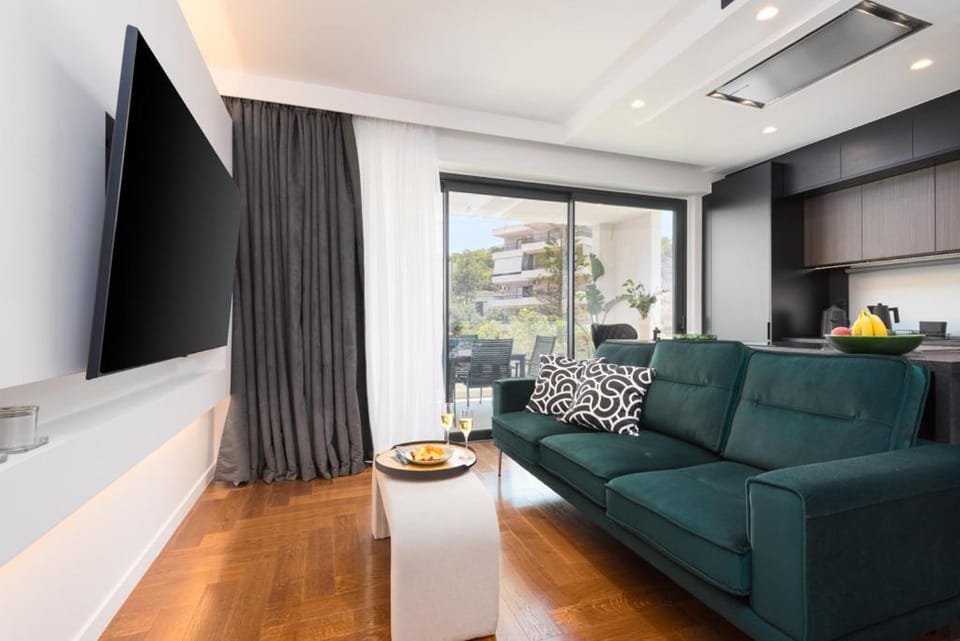 Communal lounge/ TV room, Living room, Seating area