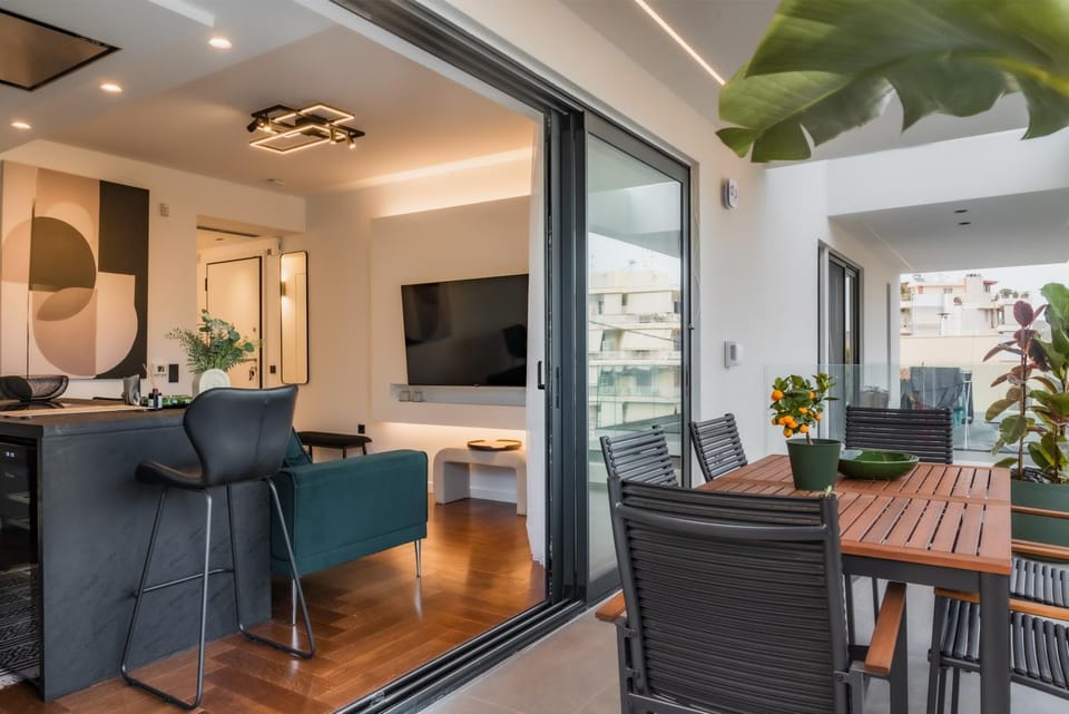 Kitchen or kitchenette, Living room, Seating area, Dining area