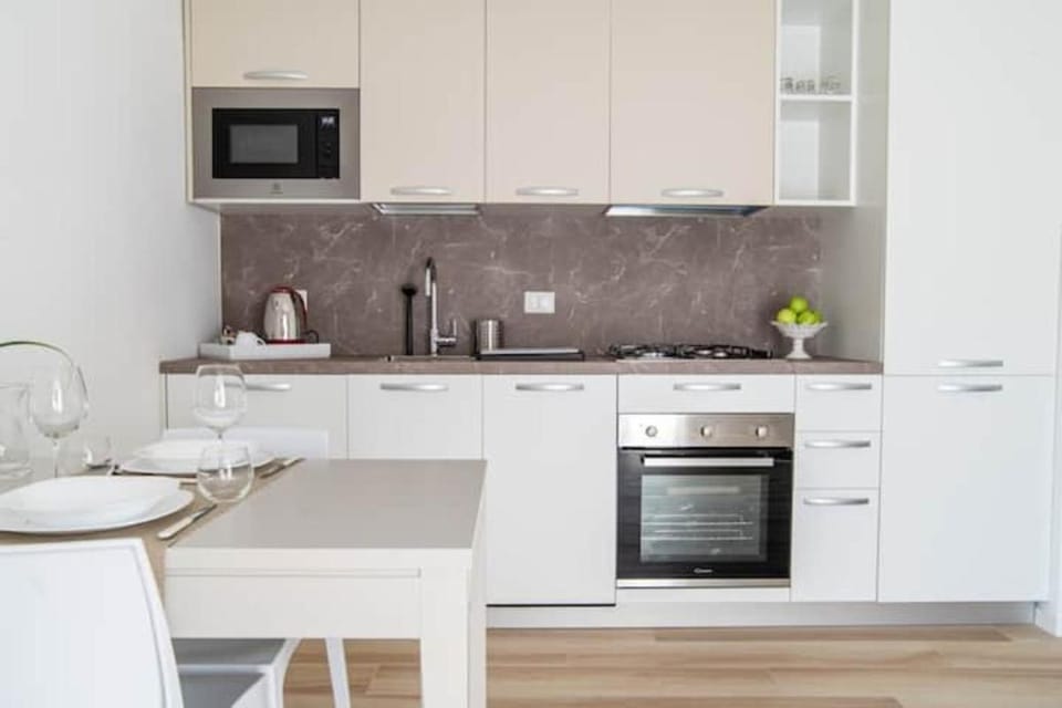 Kitchen or kitchenette, Dining area, dishwasher