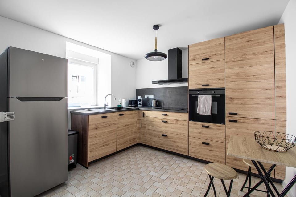Coffee/tea facilities, Kitchen or kitchenette, Dining area, dishwasher, oven, stove, toaster