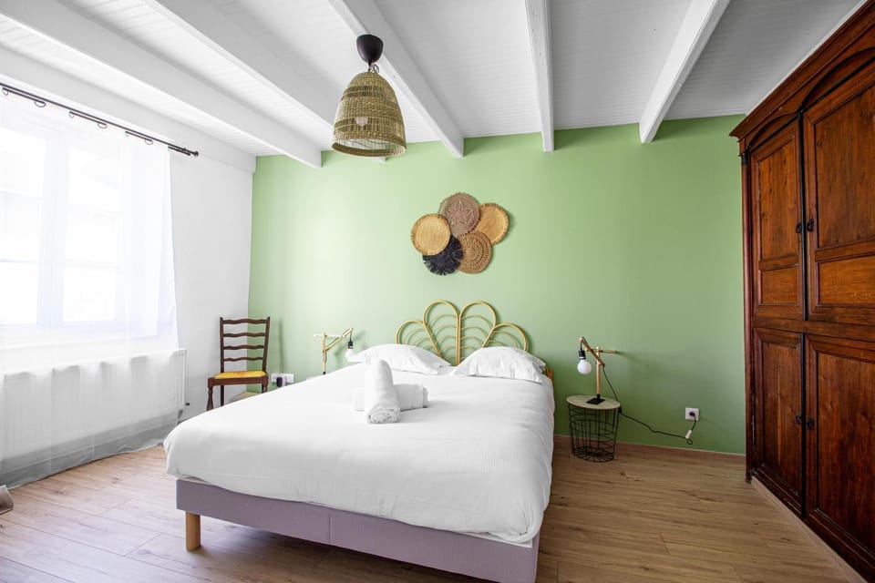 Bed, Photo of the whole room, Bedroom