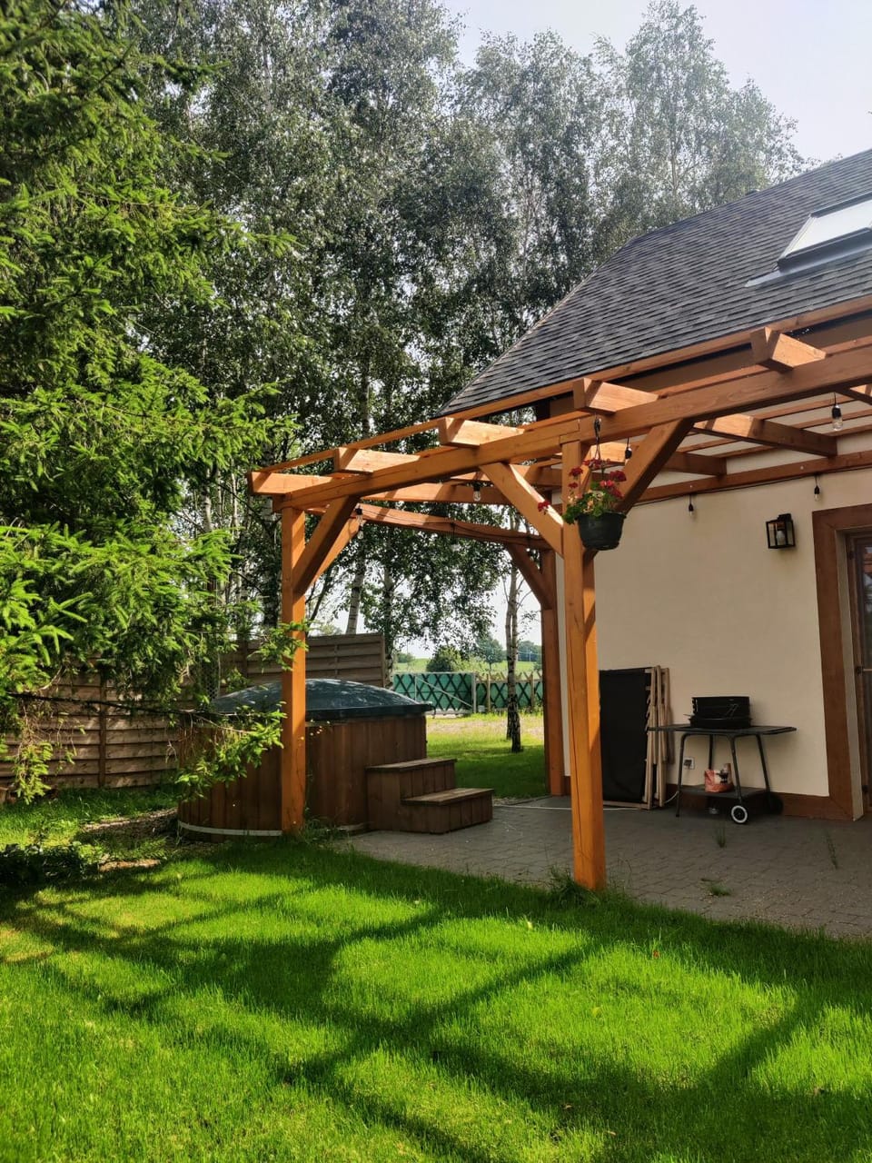 Property building, Spring, Garden, Hot Tub, Garden view