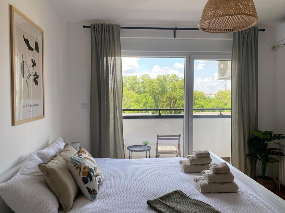 Bed, View (from property/room), Balcony/Terrace, towels