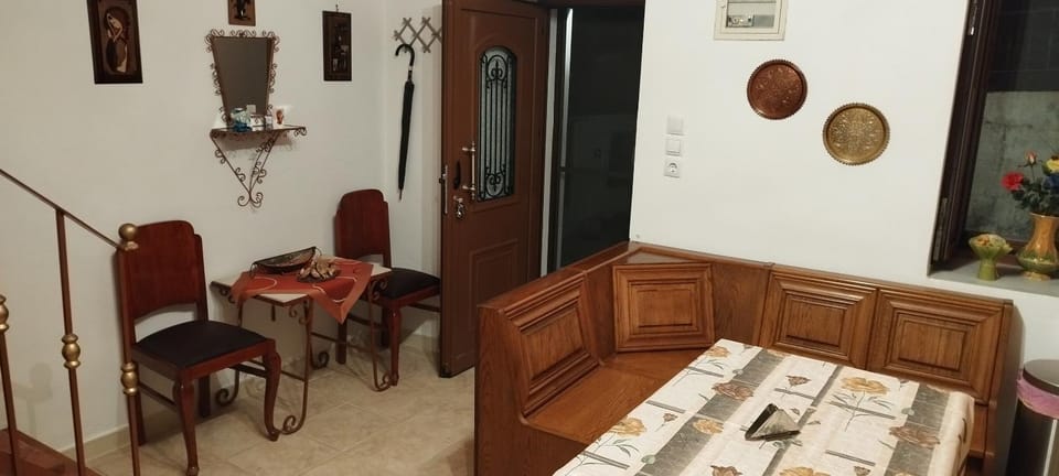 Seating area, Dining area