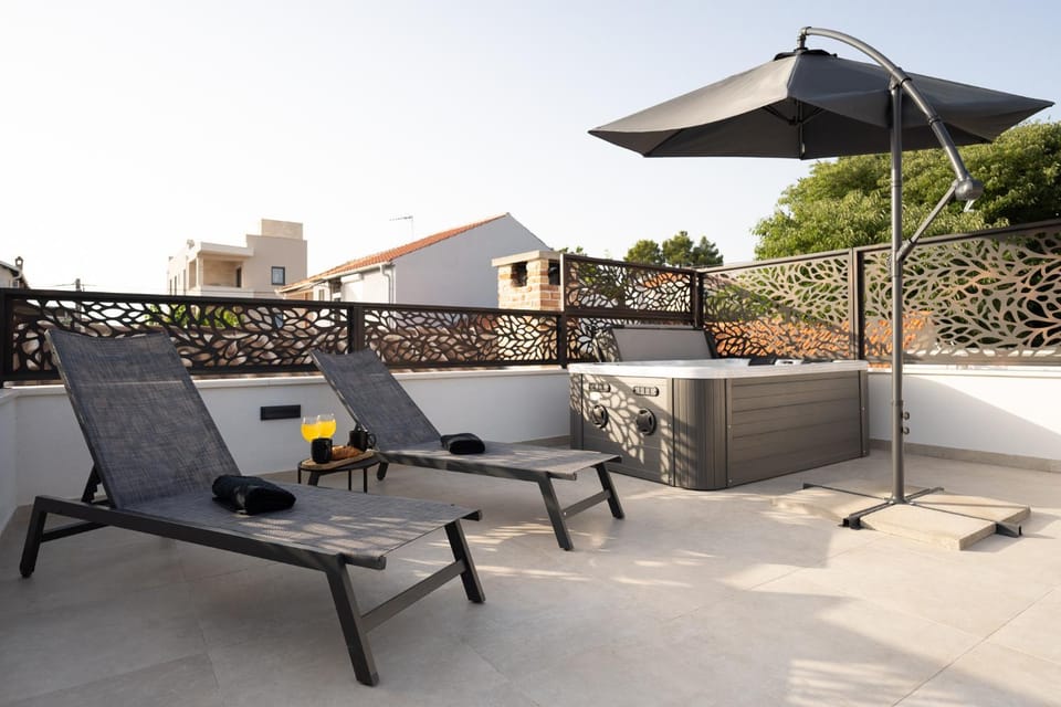 Hot Tub, Balcony/Terrace, sunbed