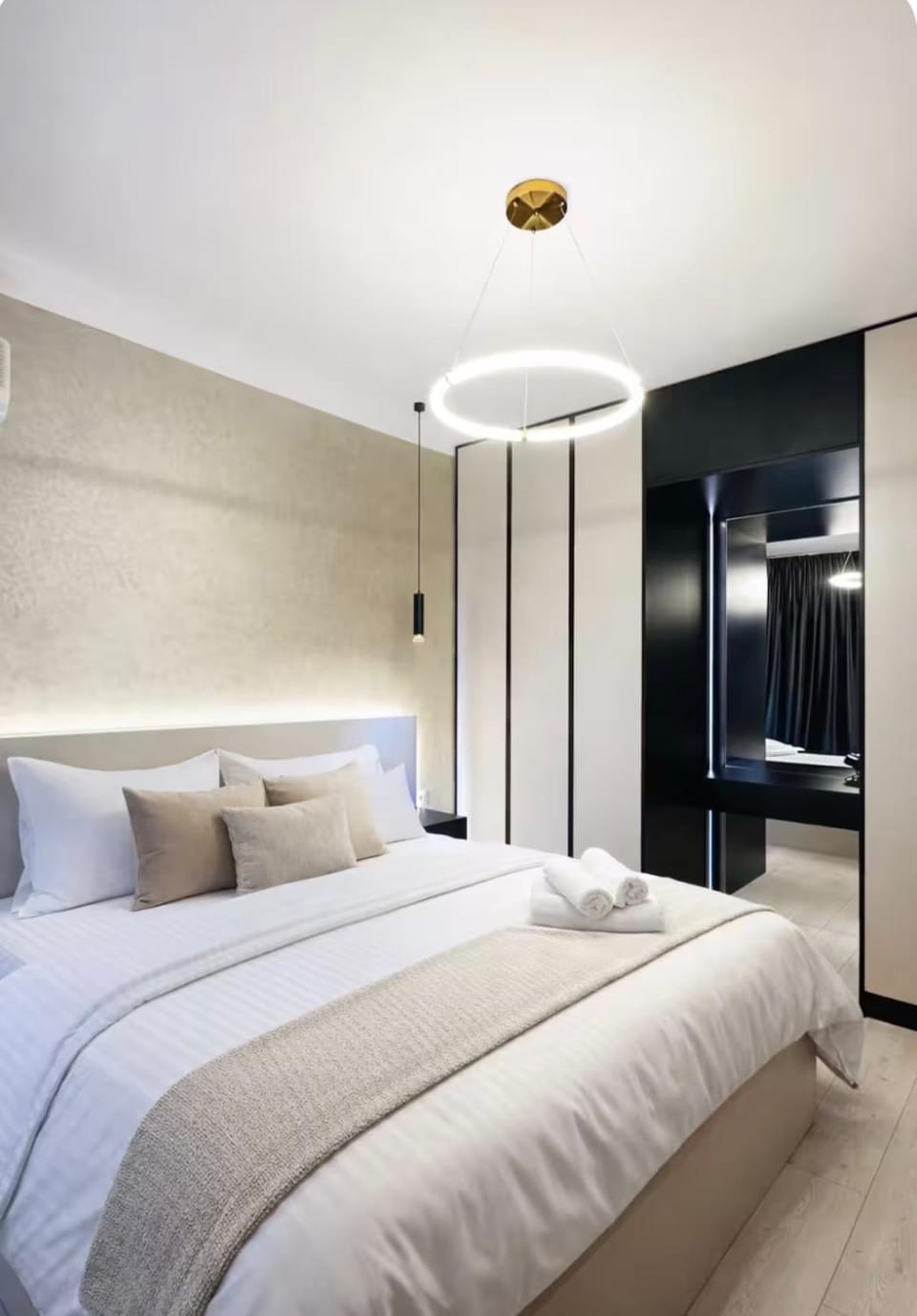 Photo of the whole room, Bedroom, wardrobe