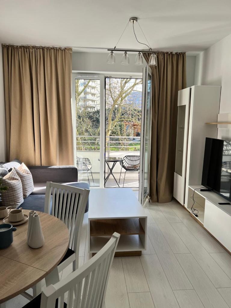 View (from property/room), Balcony/Terrace, Living room, Seating area, Dining area