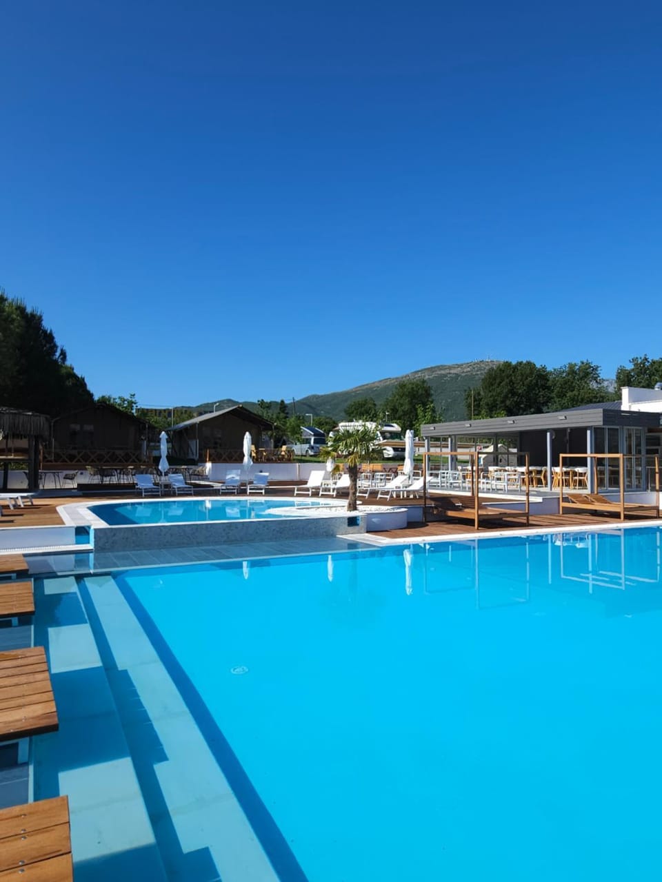 Day, Natural landscape, Mountain view, Pool view, Swimming pool, sunbed
