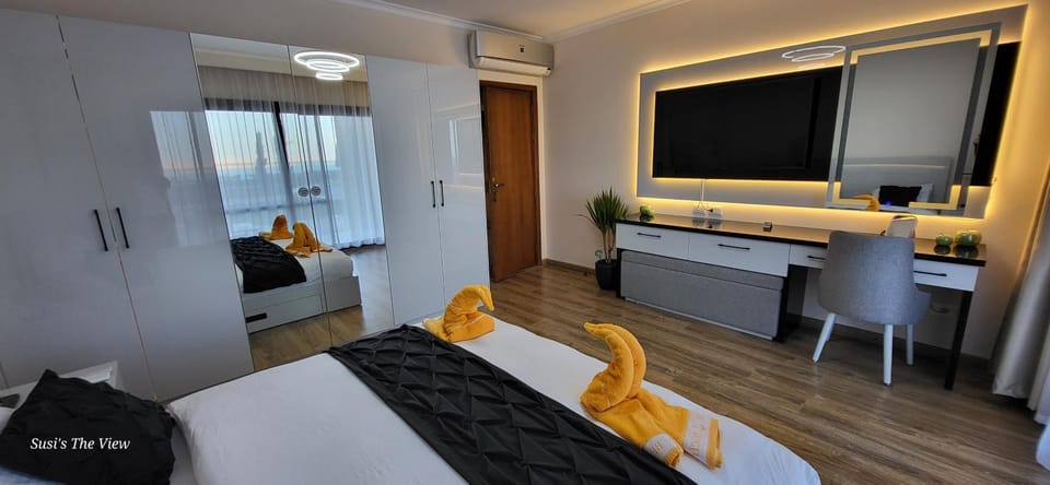 Bed, TV and multimedia, Photo of the whole room, Bedroom, towels, air conditioner
