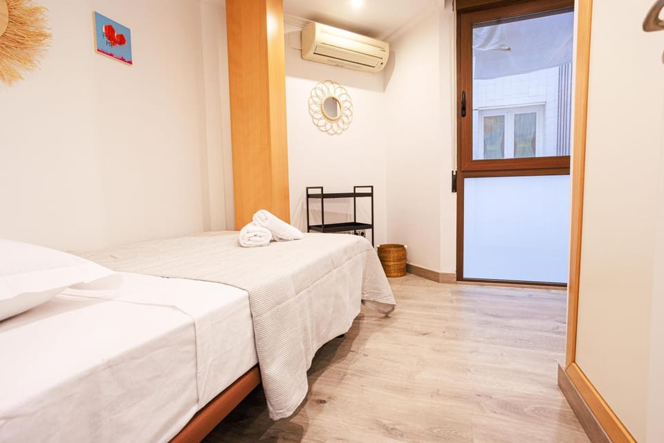 Bed, Photo of the whole room, Bedroom, air conditioner