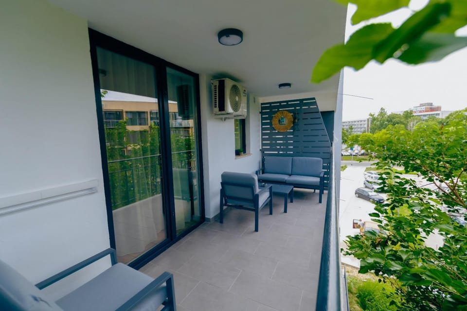 Day, Balcony/Terrace, Seating area