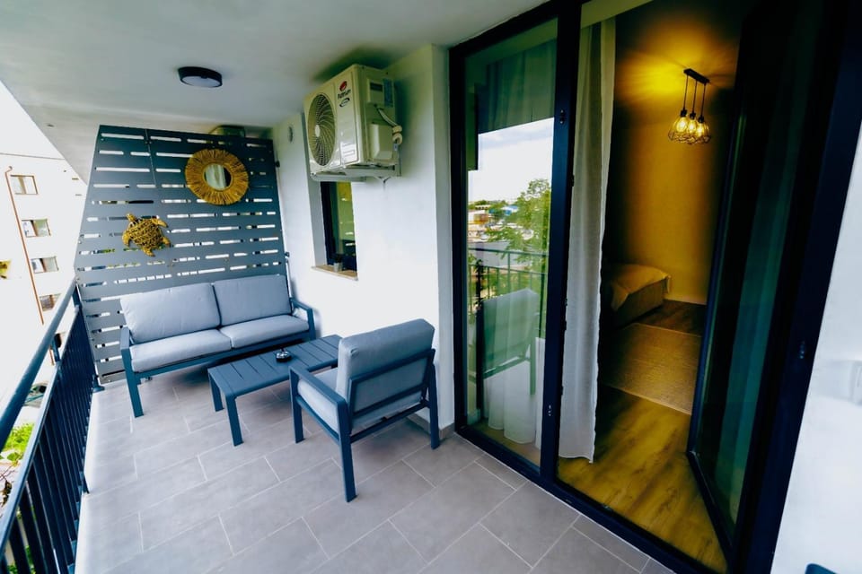 Day, Balcony/Terrace, Seating area