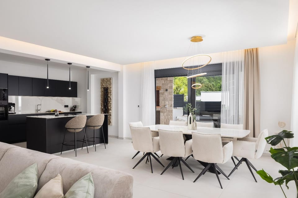 Kitchen or kitchenette, Living room, Seating area, Dining area
