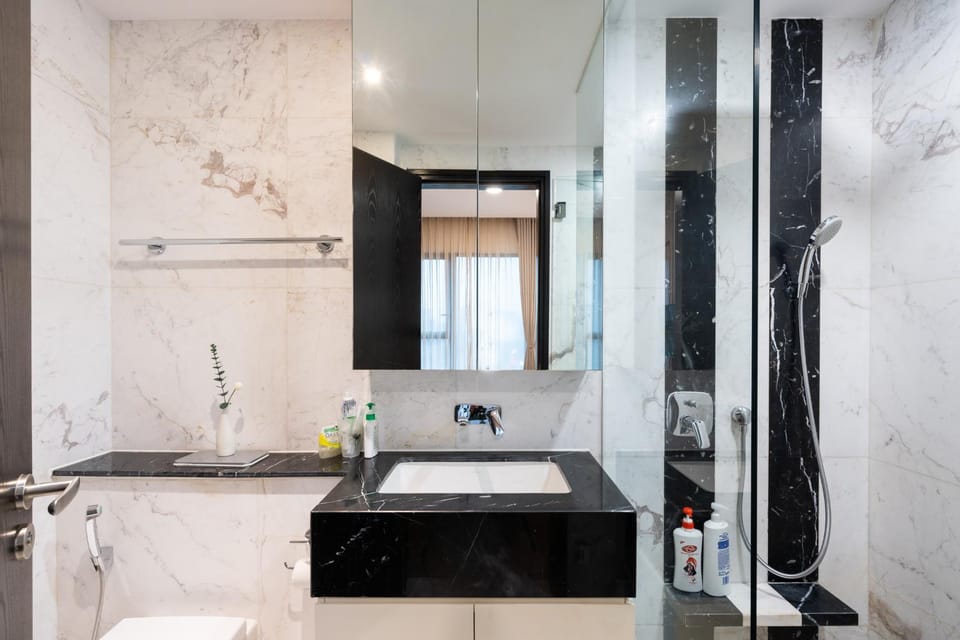 Modern District 1 2BR&3BR D1&Zenity apartment OUTDOOR Jacuzzi Pool Apartment in Ho Chi Minh City