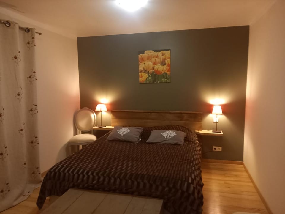 Bed, Photo of the whole room