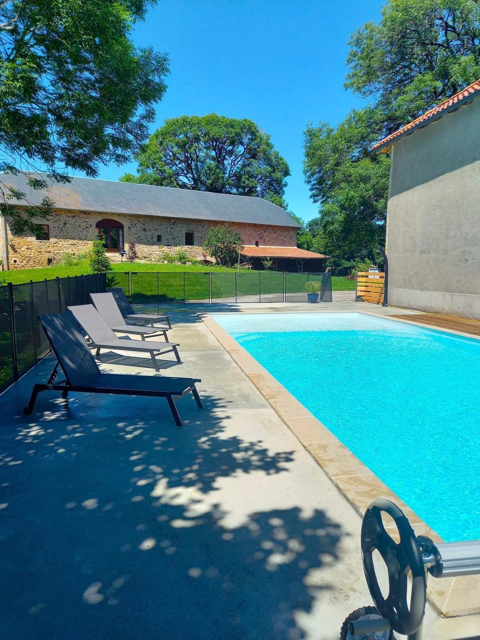 Swimming pool, sunbed