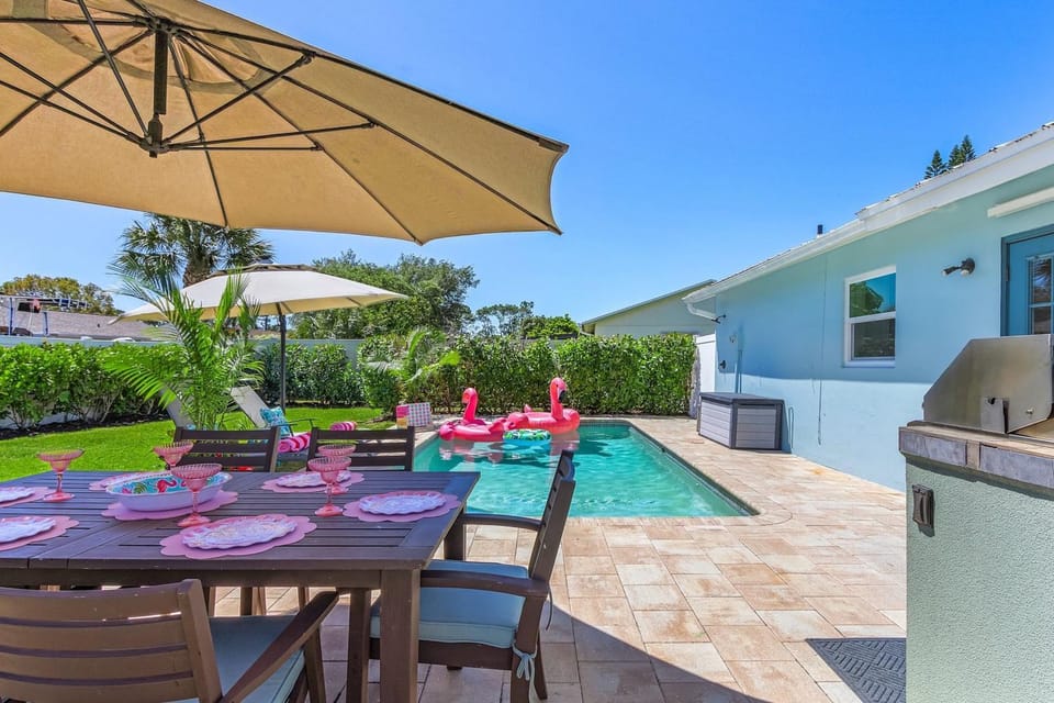 Custom Naples 3BDRM Luxe HomeHtd PoolSuperClean House in Naples