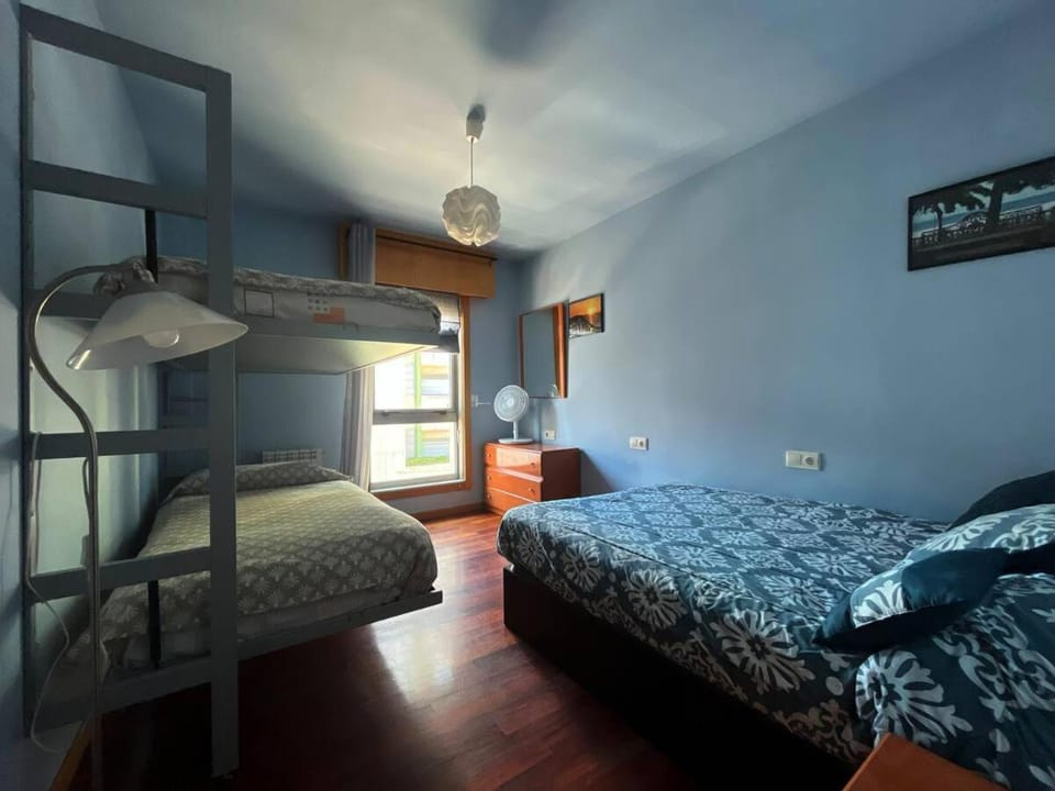 Bedroom, bunk bed
