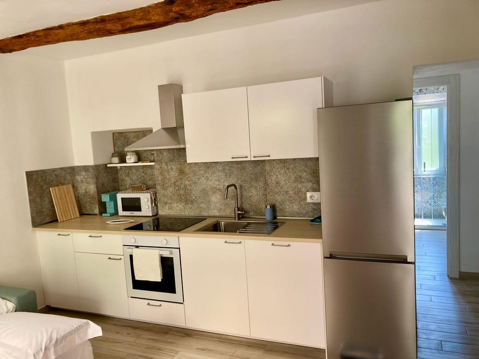 Kitchen or kitchenette, kitchen