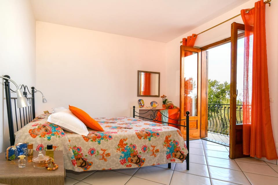 Bed, Balcony/Terrace, Photo of the whole room, Bedroom