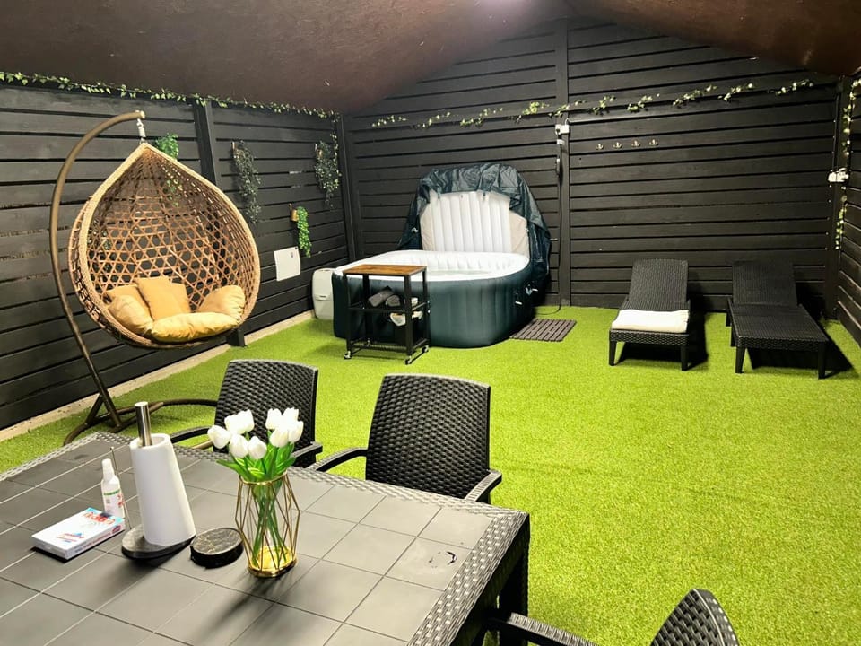 Hot Tub, Spa and wellness centre/facilities