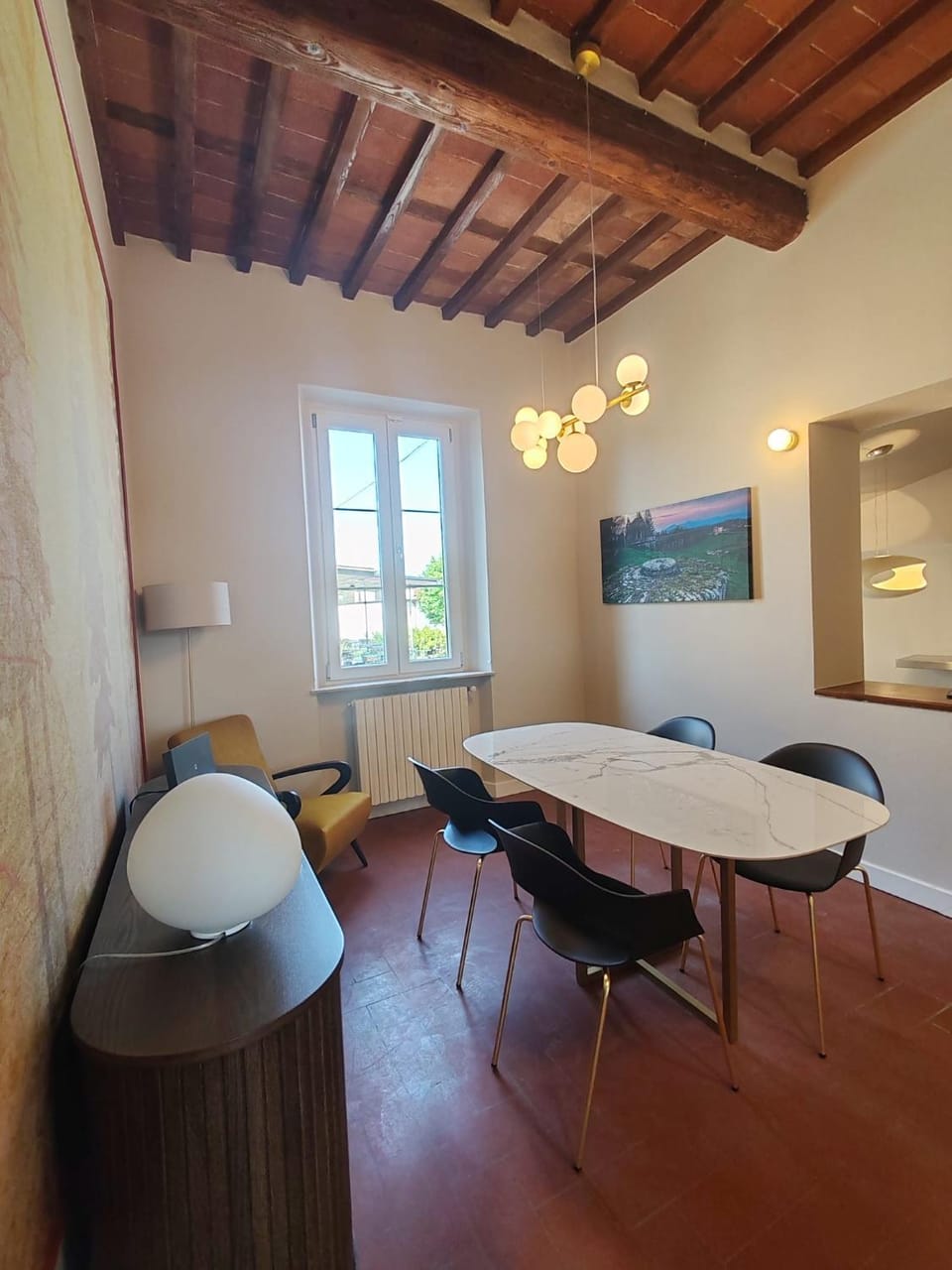 TV and multimedia, Living room, Seating area, Dining area